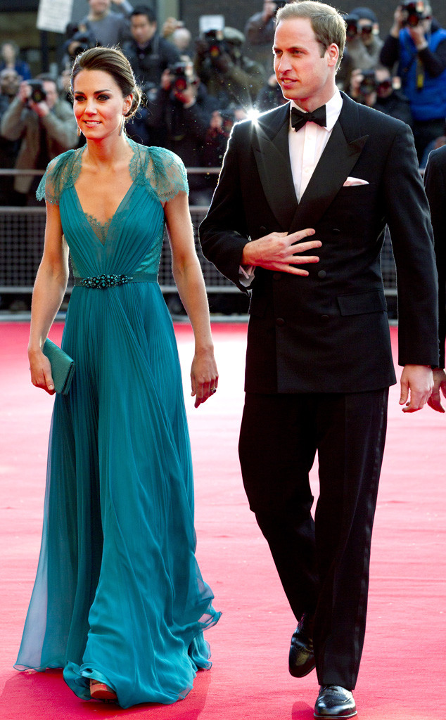 Le Bebe Royal Aura T Il Un Prenom Traditionnel Decouvrez Le E Online France Le Bebe Royal Aura T Il Un Prenom Traditionnel Decouvrez Le E Online France